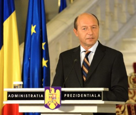 Băsescu: Nu mă impresionează haita, s-ar putea să fac un buletin al corupţiei guvernamentale